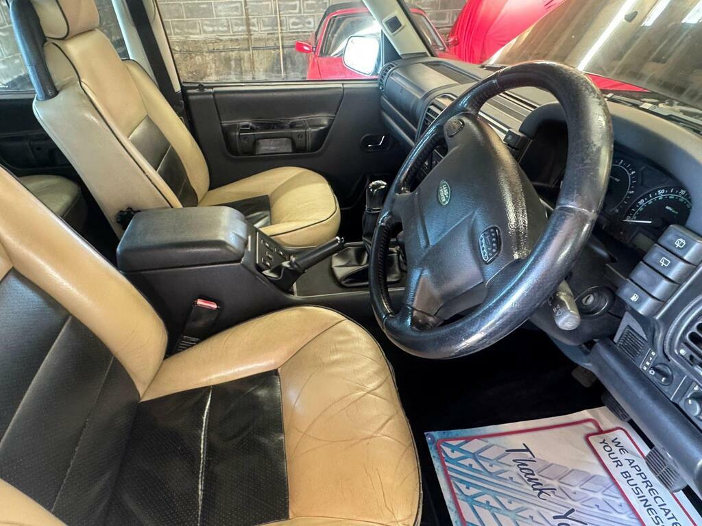 Land Rover Discovery  Blue #31