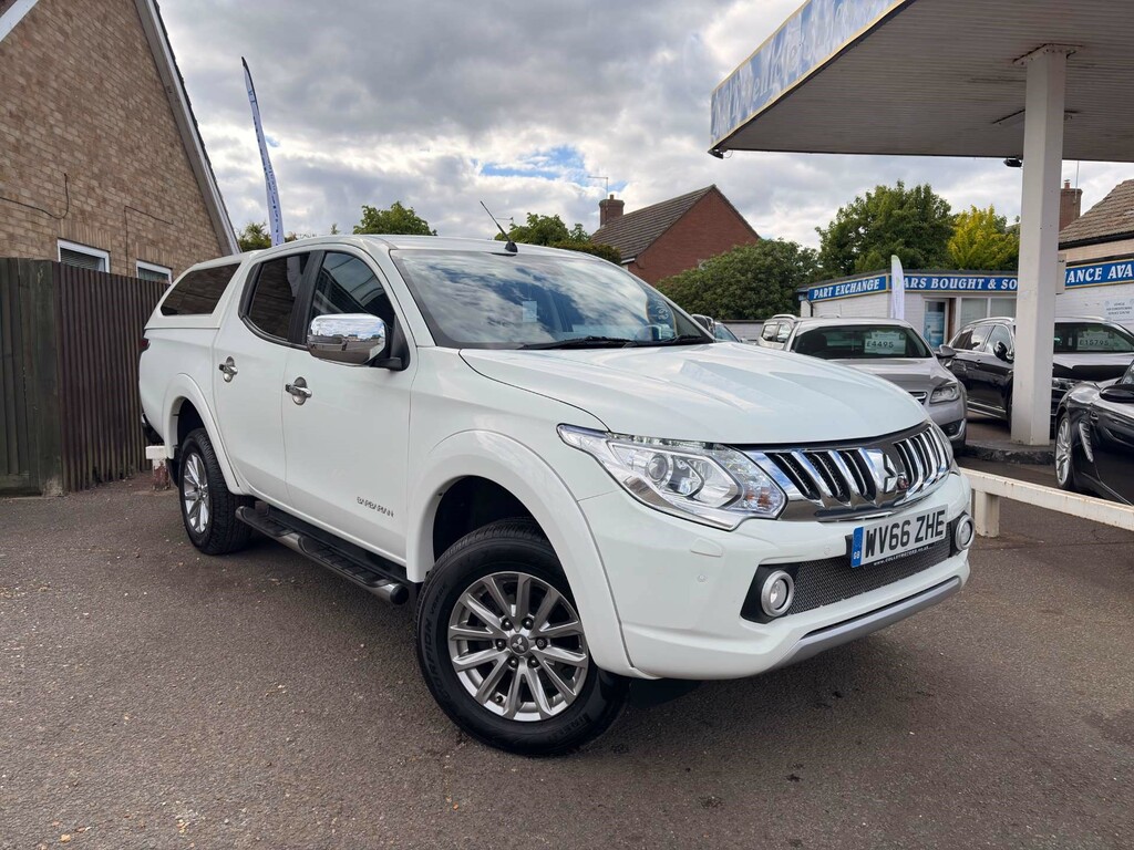 Mitsubishi L200 Barbarian Double Cab Di-d 4Wd White
