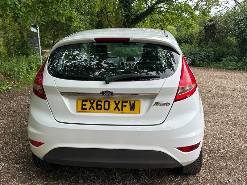 Ford Fiesta Zetec White #5