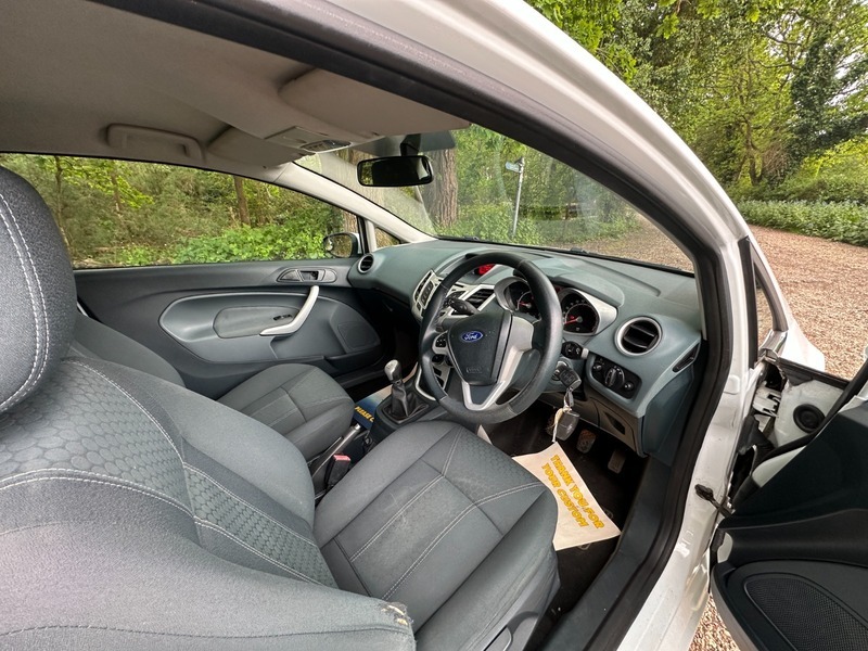 Ford Fiesta Zetec White #6