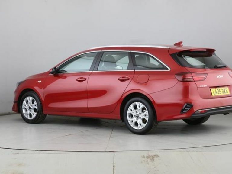 Kia Ceed 1.5T Gdi Isg 138 2 LA25DZB Red #2