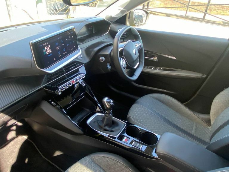 Peugeot 208 1.2 Puretech Allure Euro 6 Ss GU24VUP Yellow #2