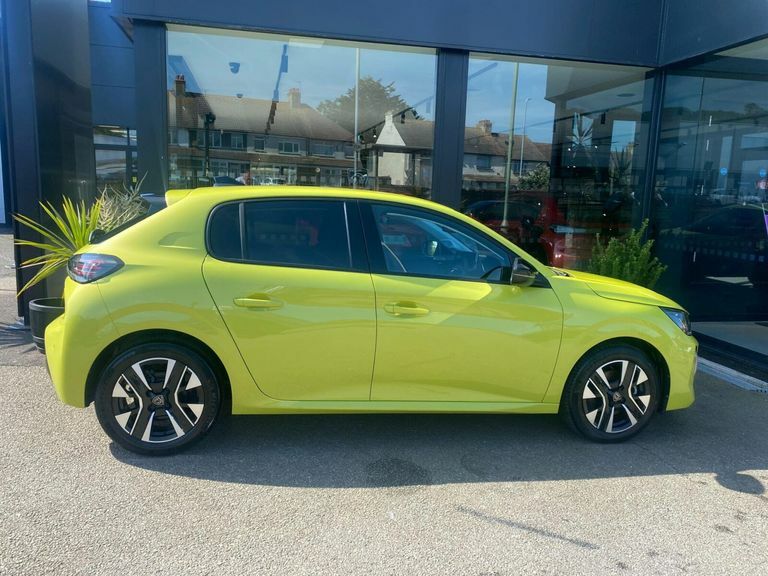 Peugeot 208 1.2 Puretech Allure Euro 6 Ss GU24VUP Yellow #4