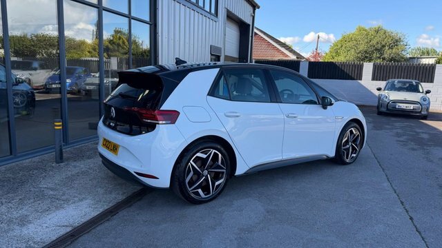 Volkswagen ID.3 Hatchback CX22LNH White #4