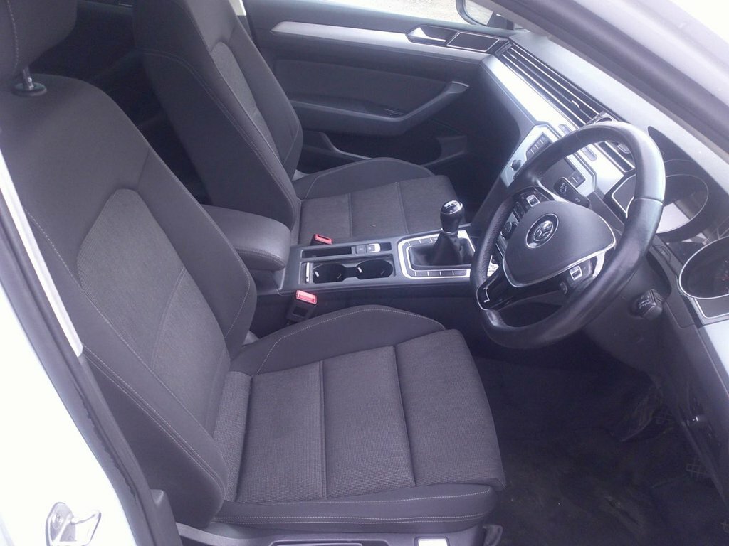 Volkswagen Passat 2L Se Business DA15PGO White #5