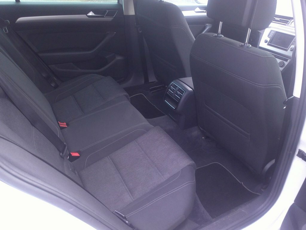 Volkswagen Passat 2L Se Business DA15PGO White #4