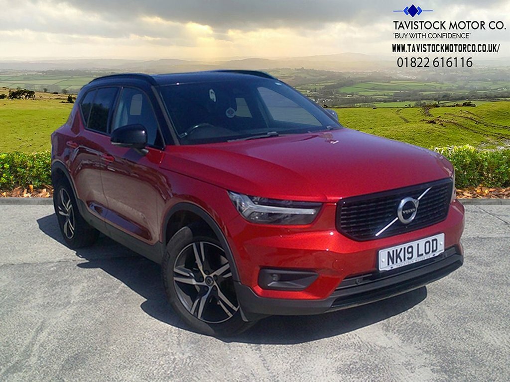 Volvo XC40 2L R-design Red
