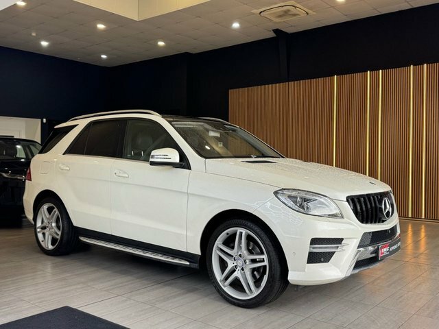 Mercedes-Benz M Class 2014 3.0 Ml350 V6 Bluetec Amg Sport Suv KV14UCP White #2