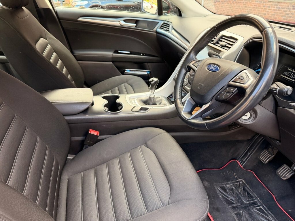 Ford Mondeo Estate BN18VBL Red #6
