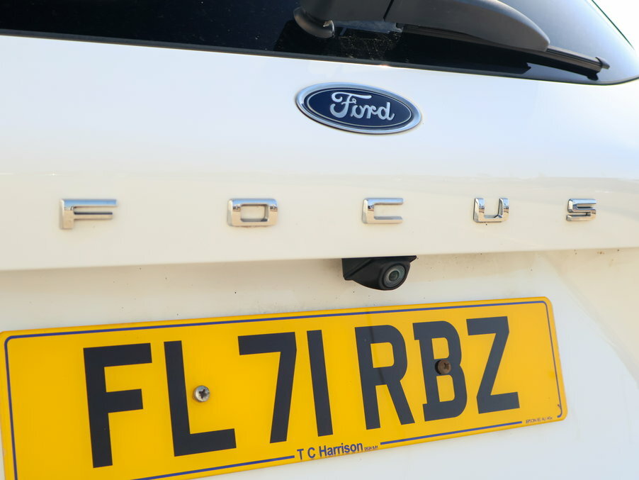 Ford Focus 1.0 Ecoboost Hybrid Mhev 125 Titanium X Ed FL71RBZ White #6