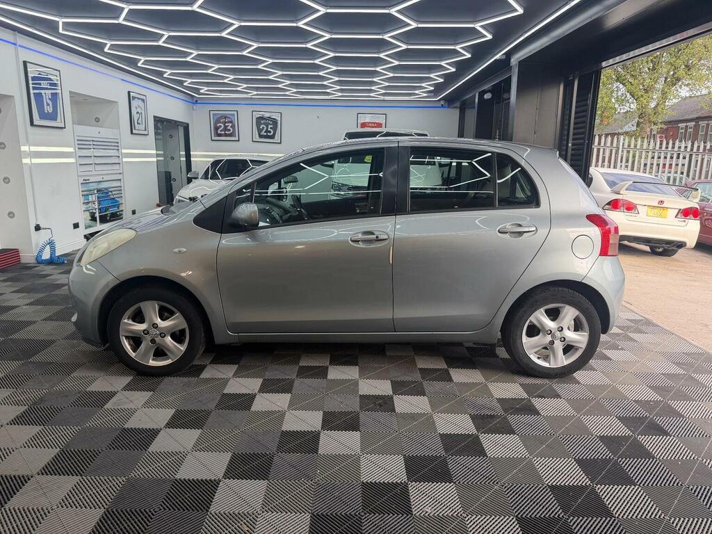 Toyota Yaris Hatchback 1.3 Vvt-i T Spirit 200655 Silver #5