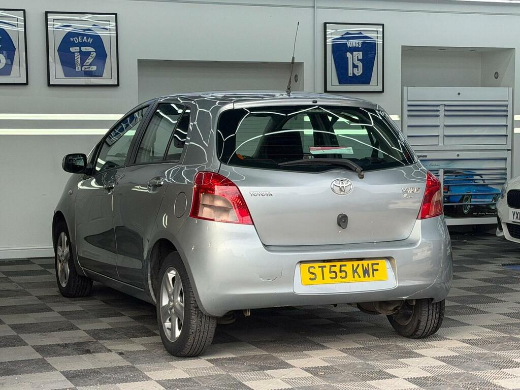 Toyota Yaris Hatchback 1.3 Vvt-i T Spirit 200655 Silver #4