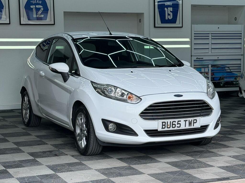 Ford Fiesta Hatchback 1.25 Zetec Euro 6 201565 White