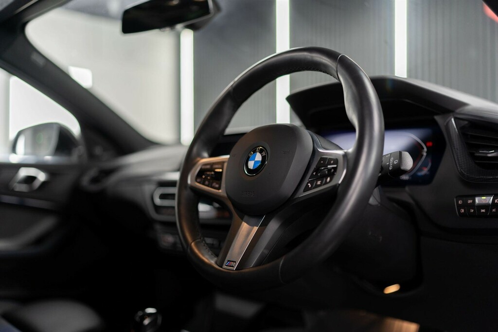 BMW 1 Series Hatchback WR73EOS White #3
