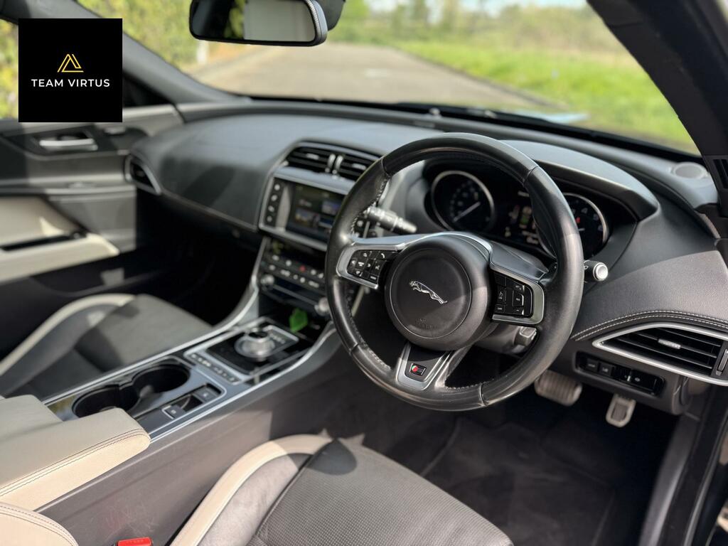 Jaguar XE 3.0 V6 S Saloon Euro 6 S S 340 Black #3