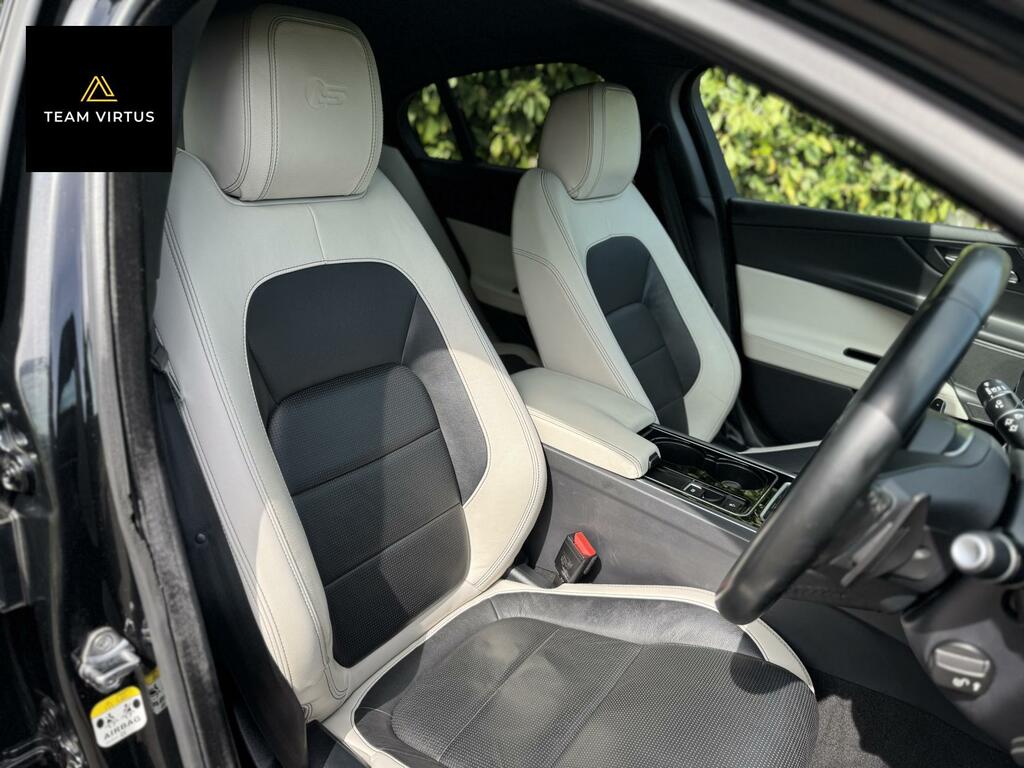 Jaguar XE 3.0 V6 S Saloon Euro 6 S S 340 Black #2