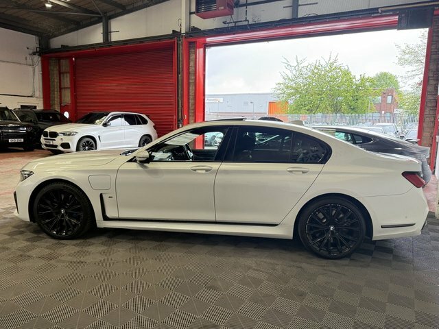 BMW 7 Series Automatic VO69MSY White #4