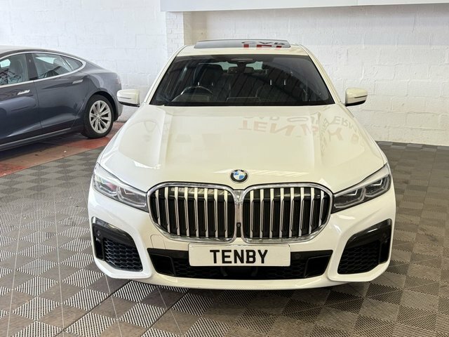 BMW 7 Series Automatic VO69MSY White #2