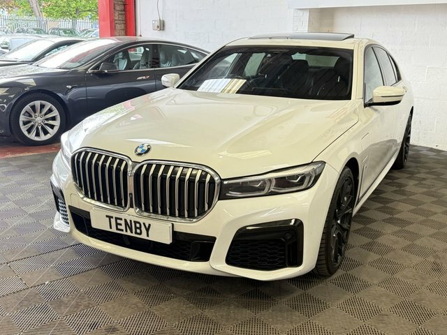 BMW 7 Series Automatic VO69MSY White #3