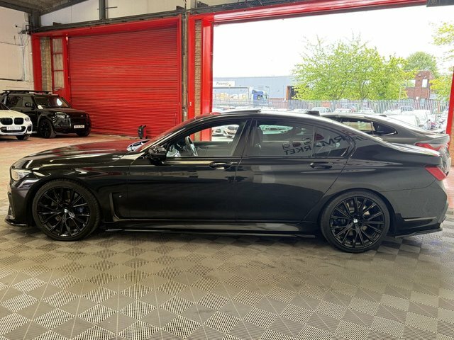 BMW 7 Series Automatic WD69AKY Black #4