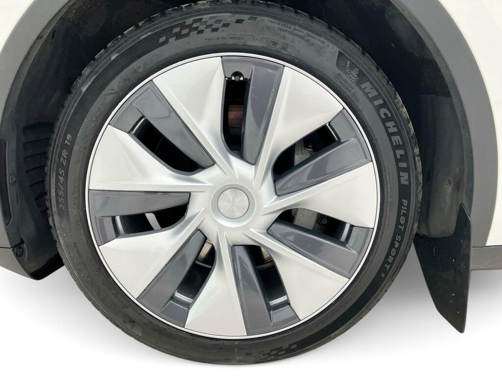 Tesla Model Y Dual Motor Long Range 4Wde White #4