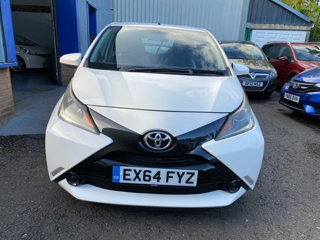 Toyota Aygo 1.0 Vvt-i X-play Euro 5 EX64FYZ White #2