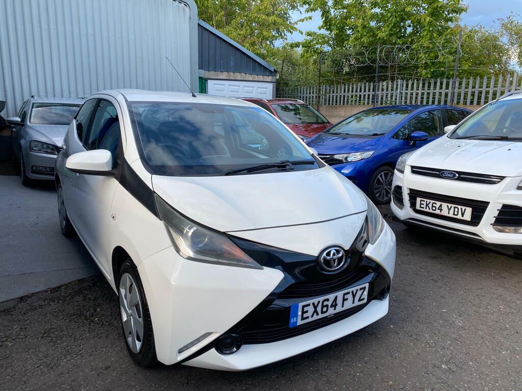 Toyota Aygo 1.0 Vvt-i X-play Euro 5 EX64FYZ White #5