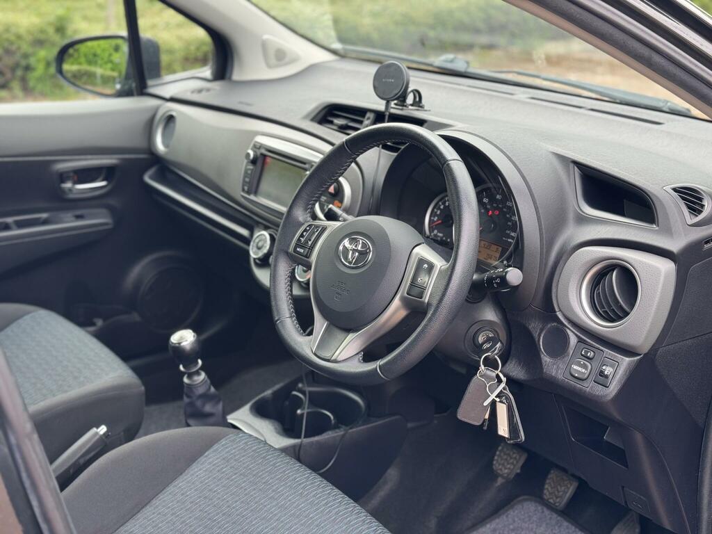 Toyota Yaris 1.33 Dual Vvt-i Tr Euro 5 Black #3