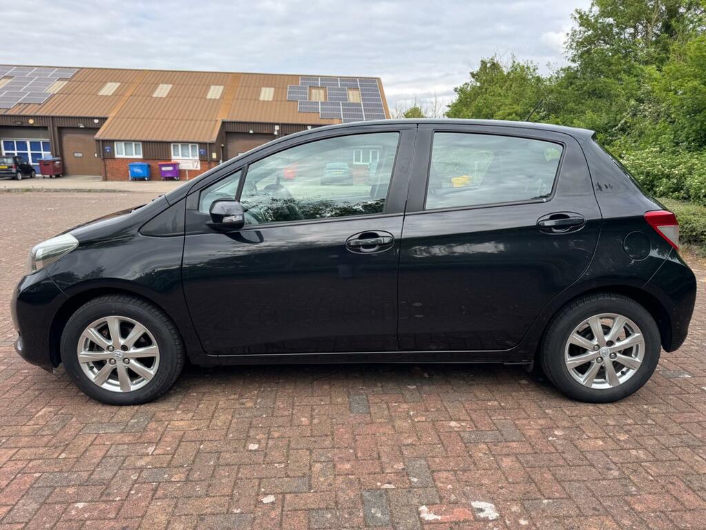 Toyota Yaris 1.33 Dual Vvt-i Tr Euro 5 Black #4