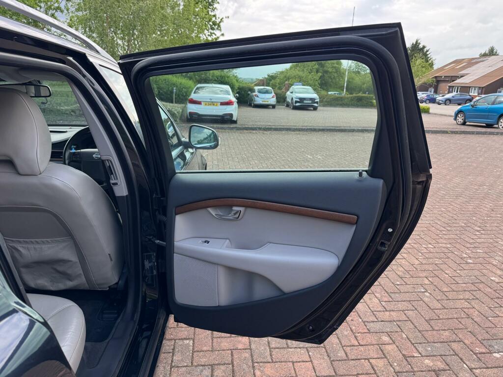 Volvo V70 D5 Se Lux Red #46