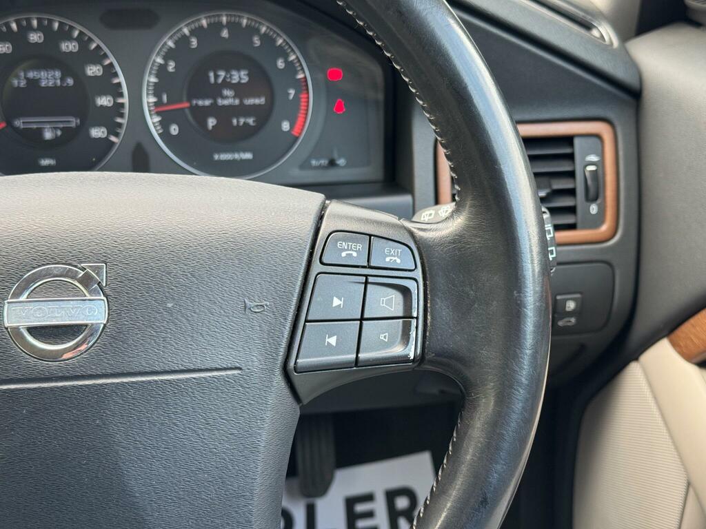 Volvo V70 D5 Se Lux Red #19