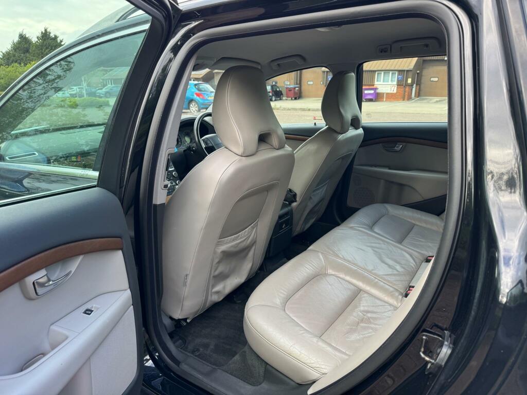 Volvo V70 D5 Se Lux Red #42