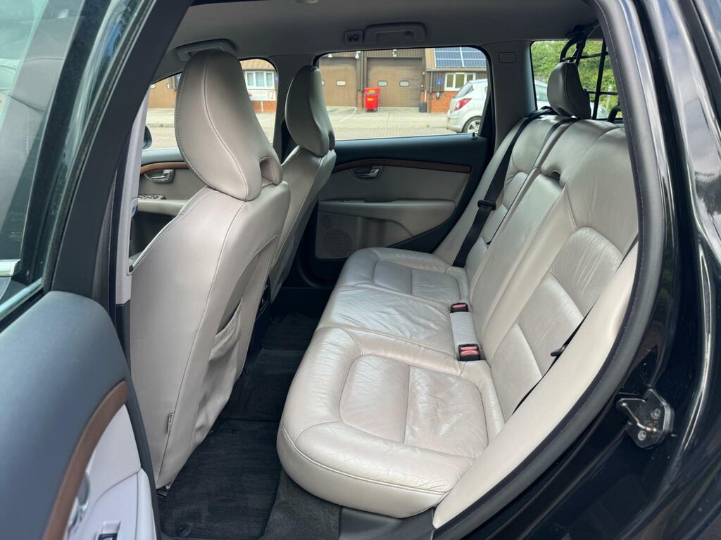 Volvo V70 D5 Se Lux Red #43