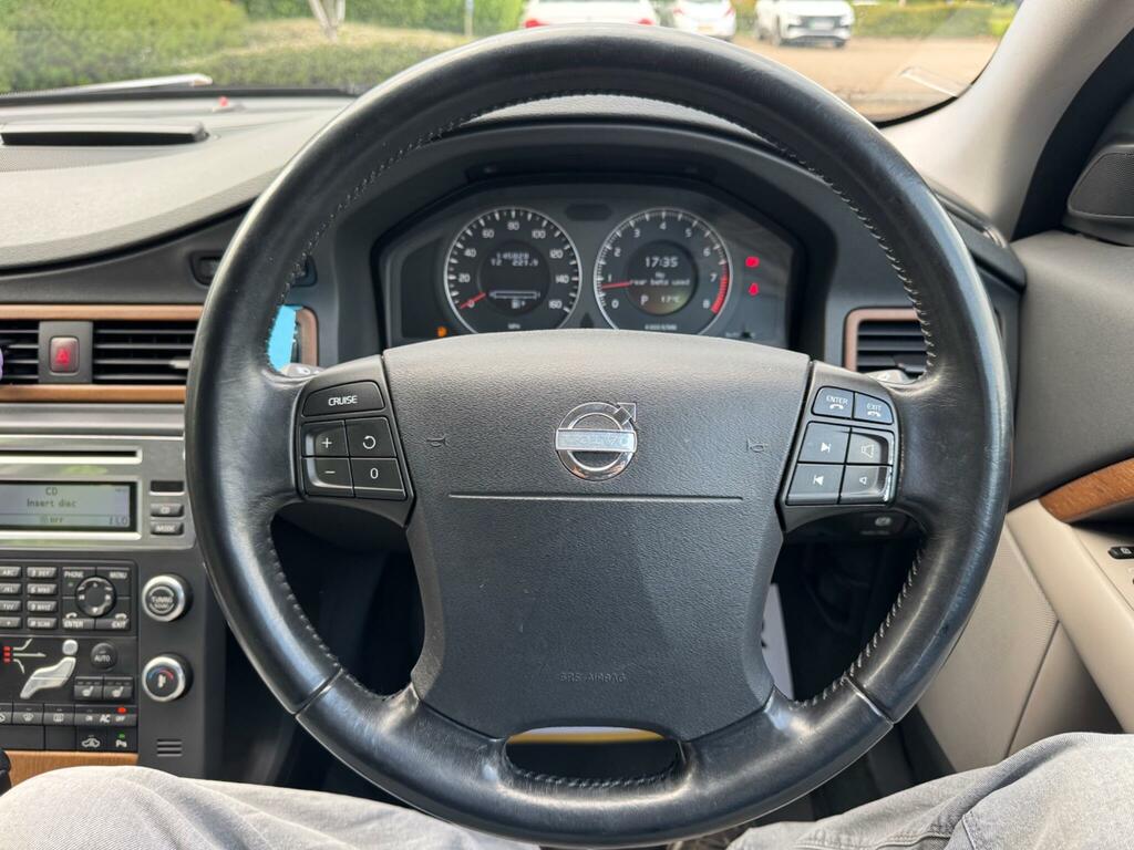 Volvo V70 D5 Se Lux Red #17