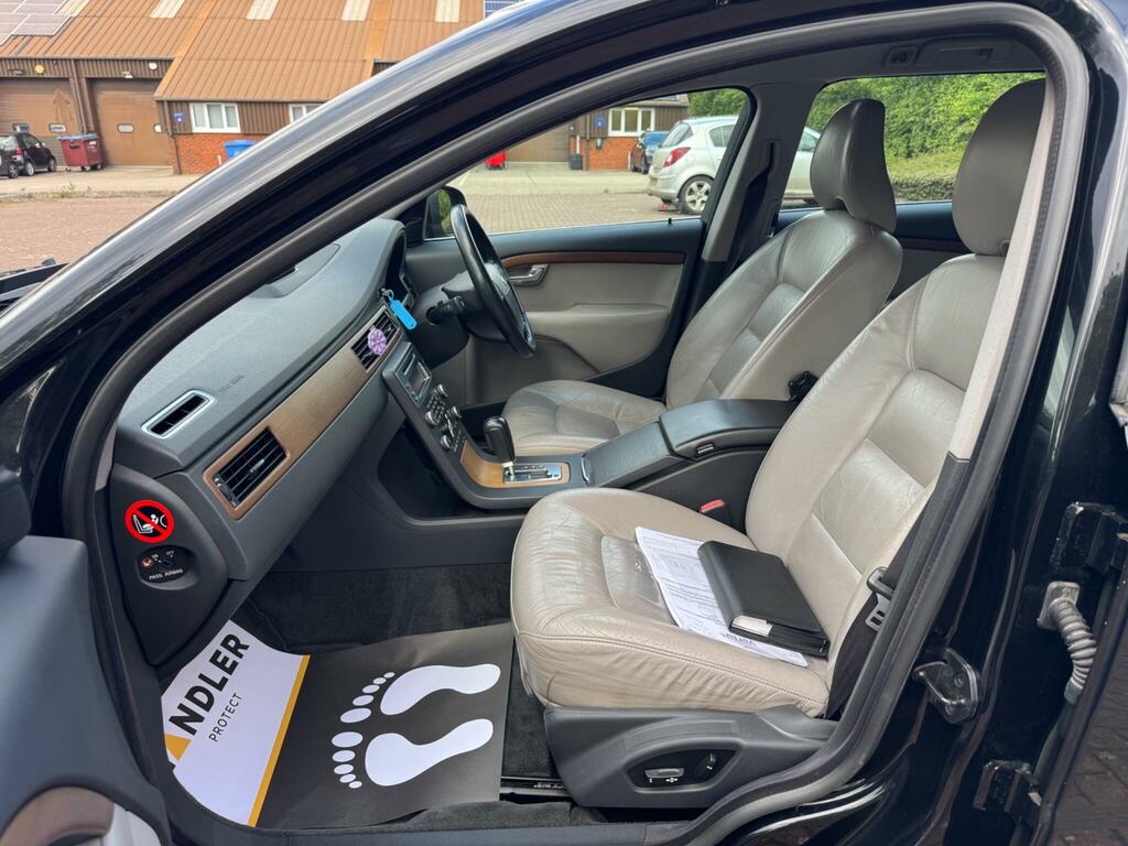 Volvo V70 D5 Se Lux Red #40