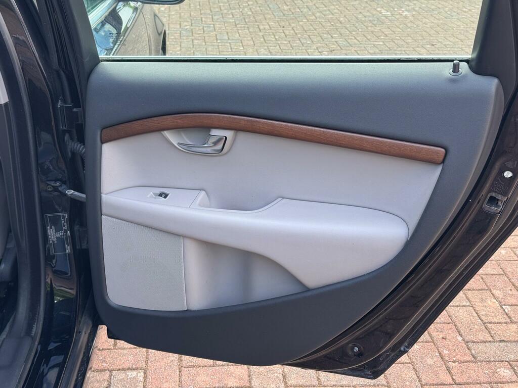 Volvo V70 D5 Se Lux Red #47