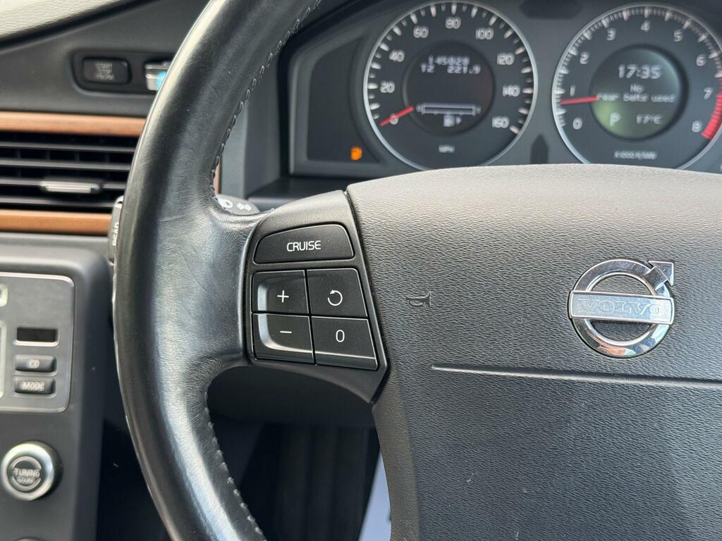 Volvo V70 D5 Se Lux Red #18