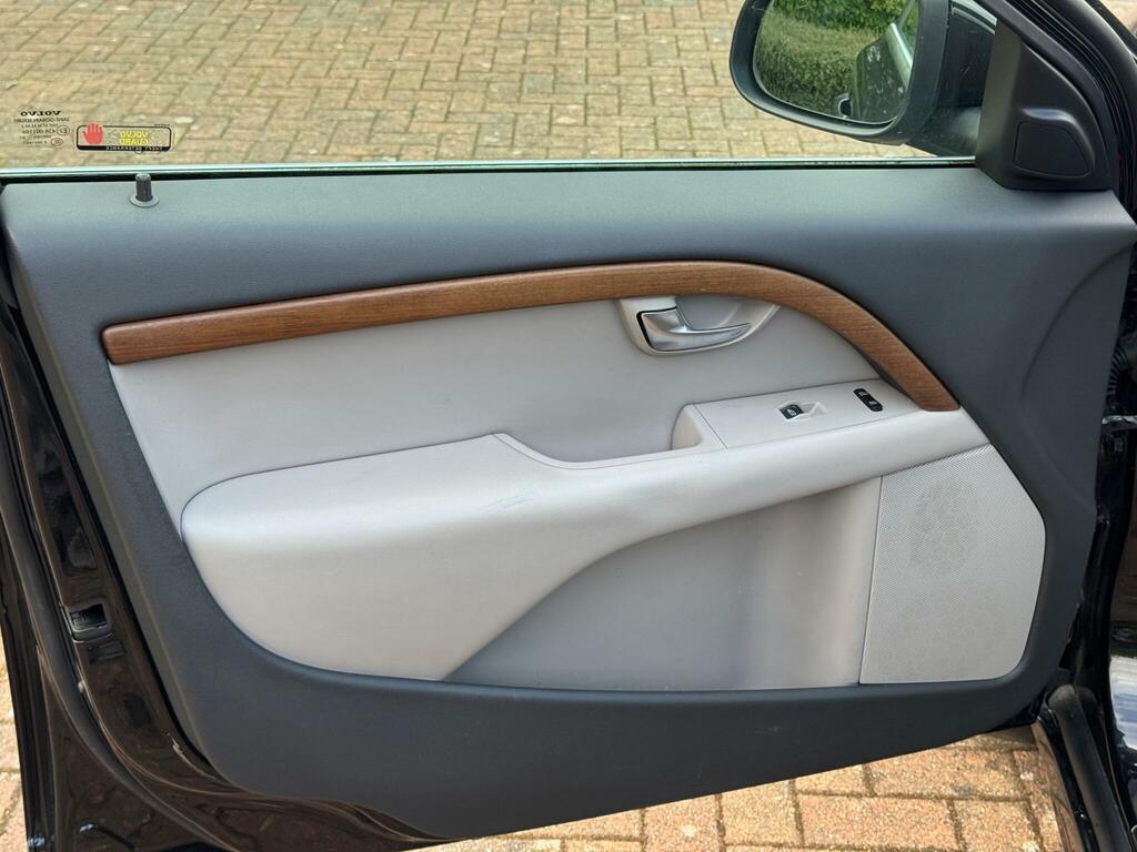 Volvo V70 D5 Se Lux Red #49