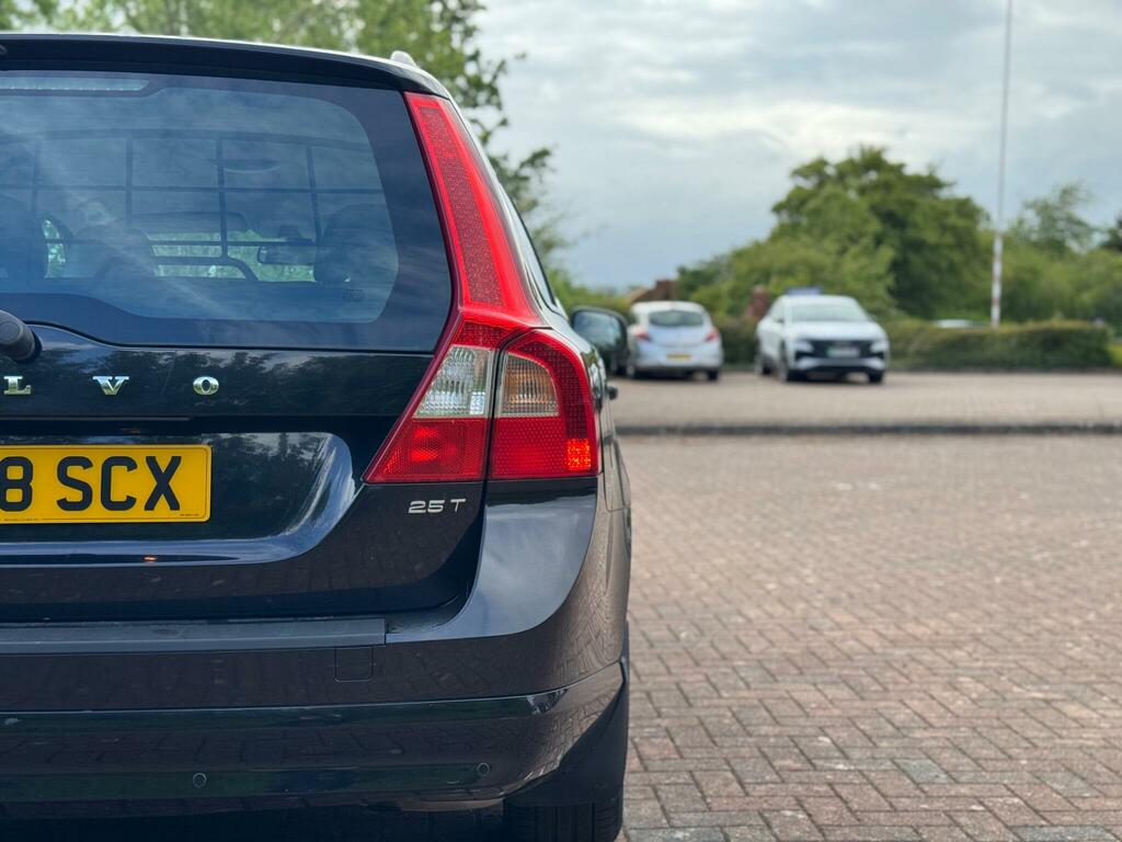 Volvo V70 D5 Se Lux Red #15