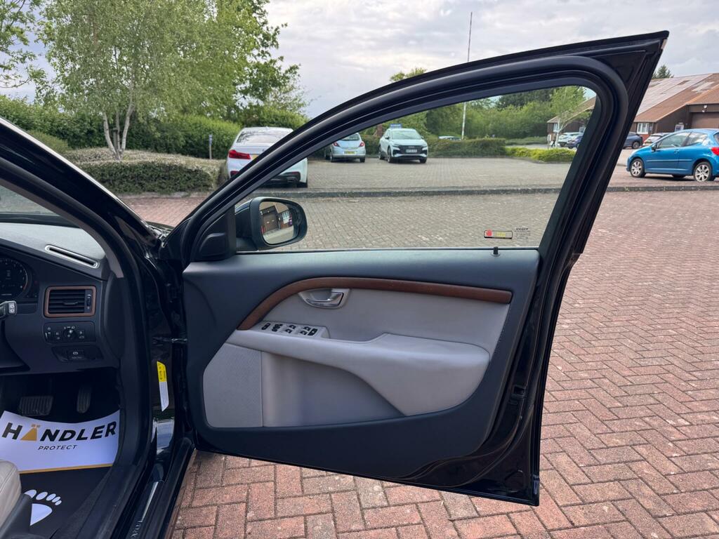Volvo V70 D5 Se Lux Red #44