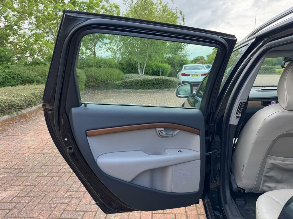Volvo V70 D5 Se Lux Red #50