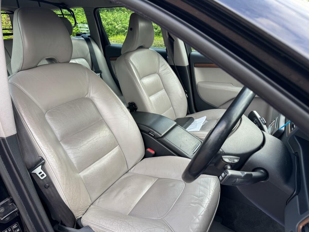 Volvo V70 D5 Se Lux Red #31