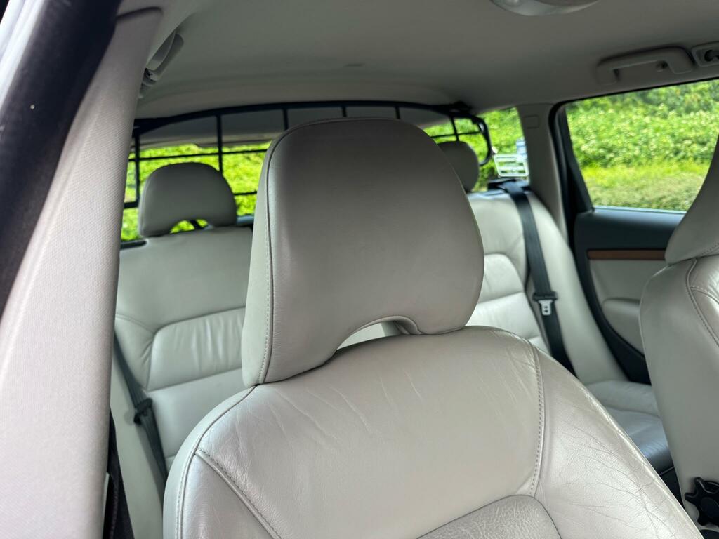 Volvo V70 D5 Se Lux Red #32