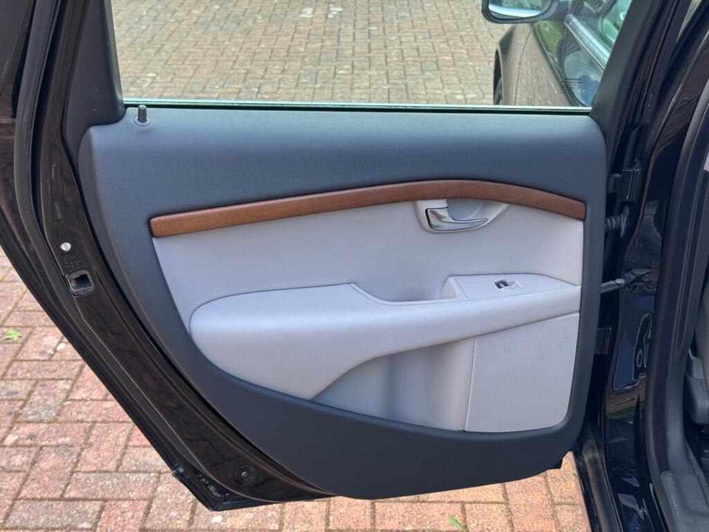 Volvo V70 D5 Se Lux Red #51