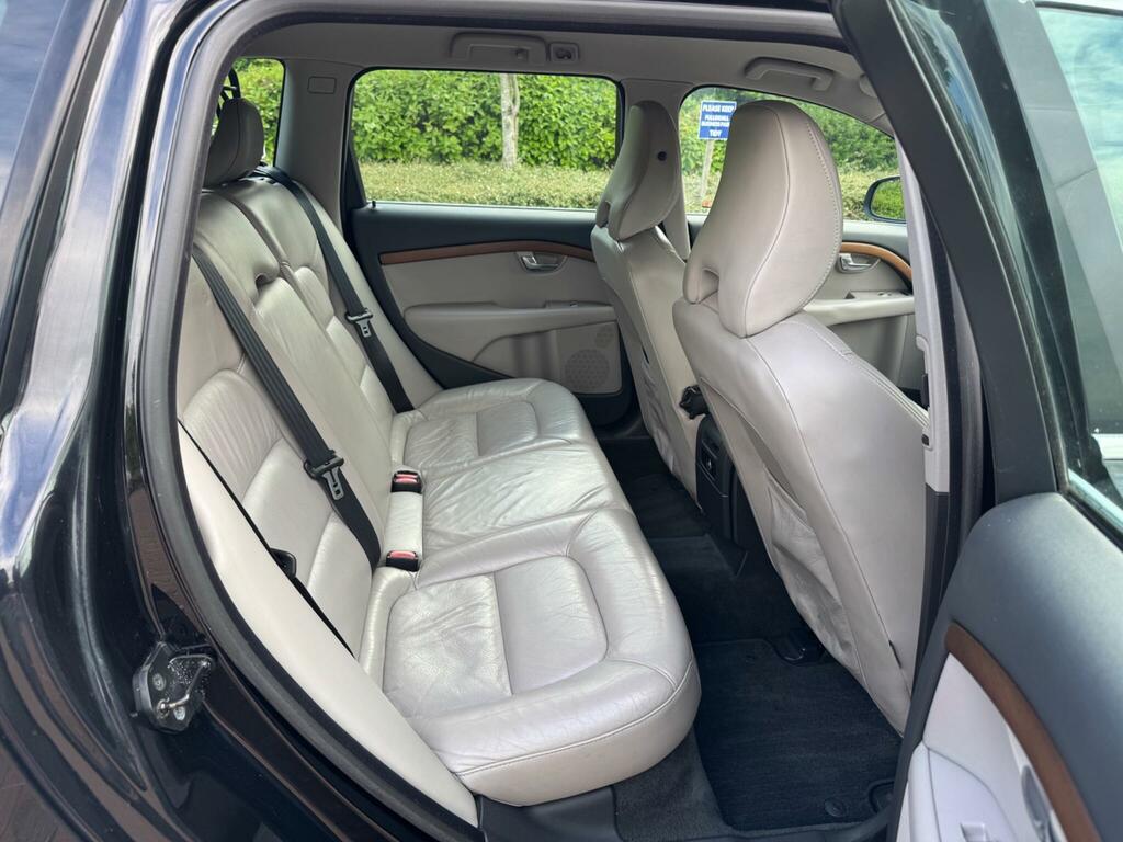 Volvo V70 D5 Se Lux Red #37
