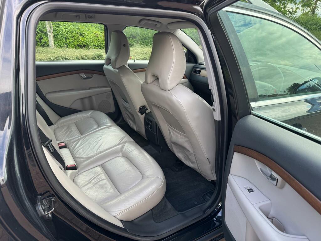 Volvo V70 D5 Se Lux Red #38