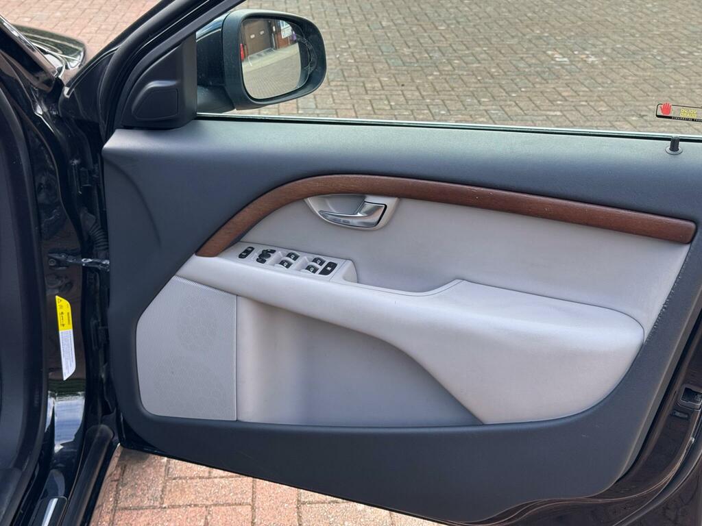 Volvo V70 D5 Se Lux Red #45