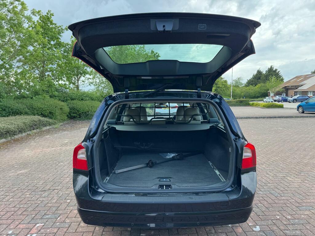 Volvo V70 D5 Se Lux Red #52