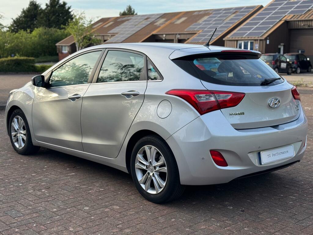 Hyundai I30 1.6 Crdi Style Euro 5 Silver #2