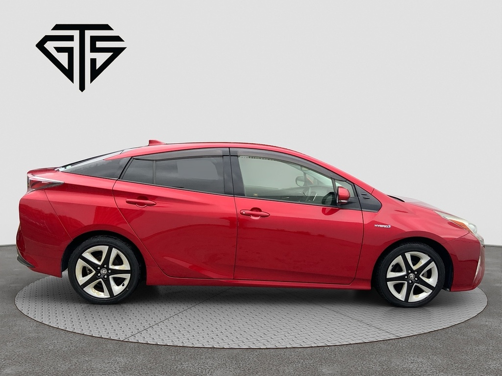 Toyota Prius S Touring-selection Red #2